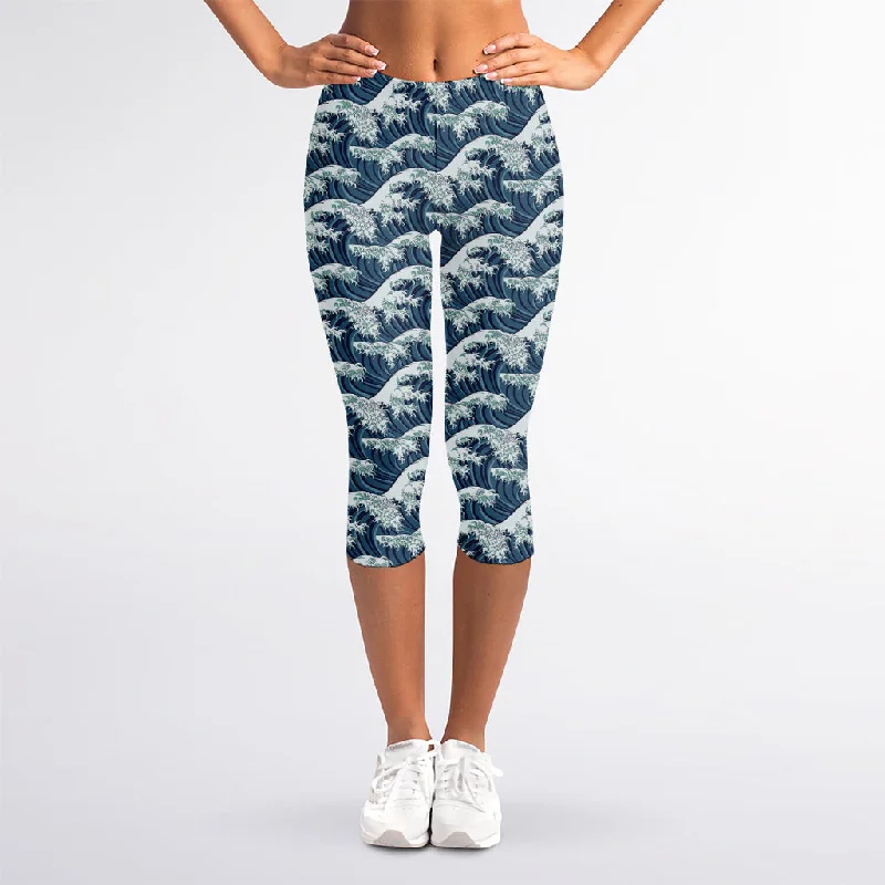 The Great Kanagawa Wave Pattern Print Women's Capri Leggings Comfortable Classic Yoga Leggings