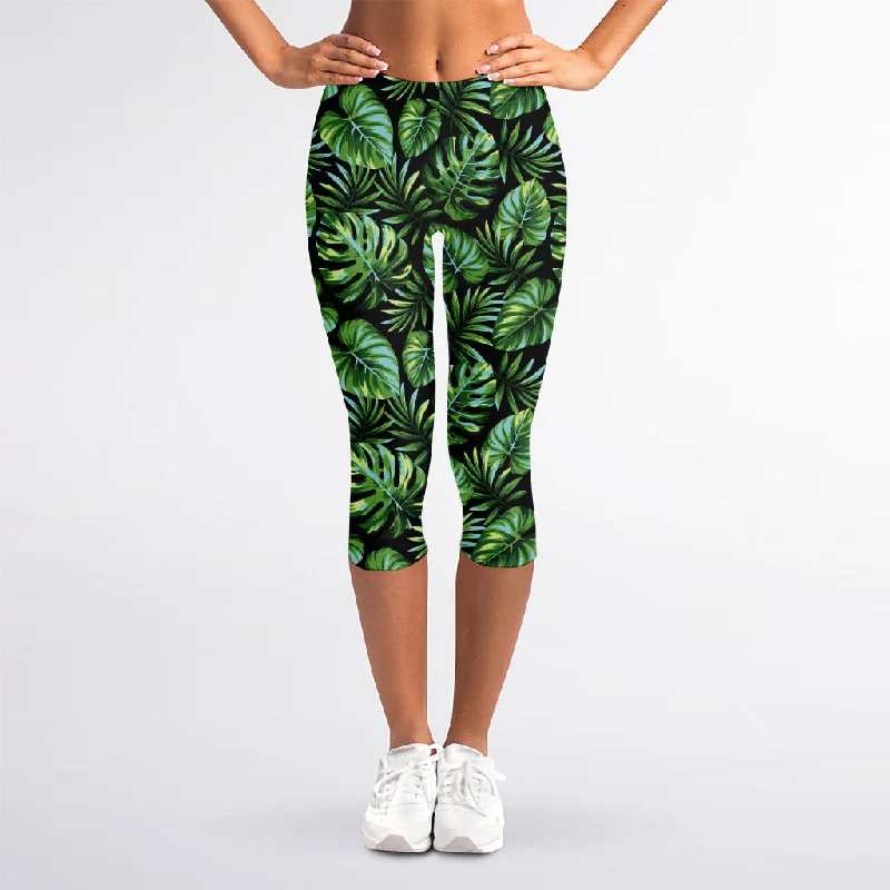 Tropical Monstera Leaves Pattern Print Women's Capri Leggings Fashionable Minimal Active Leggings