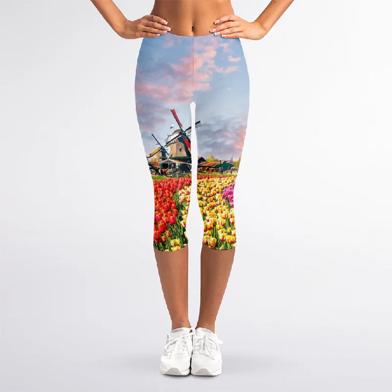 Tulip Field Print Women's Capri Leggings Cozy Warmth Leggings