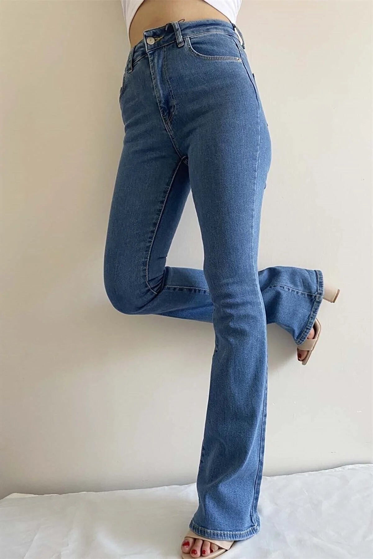 Trendnaturel Lycra Spanish Fadeproof Medium Blue Jeans Trousers Chic Vintage-Inspired Denim Jeans